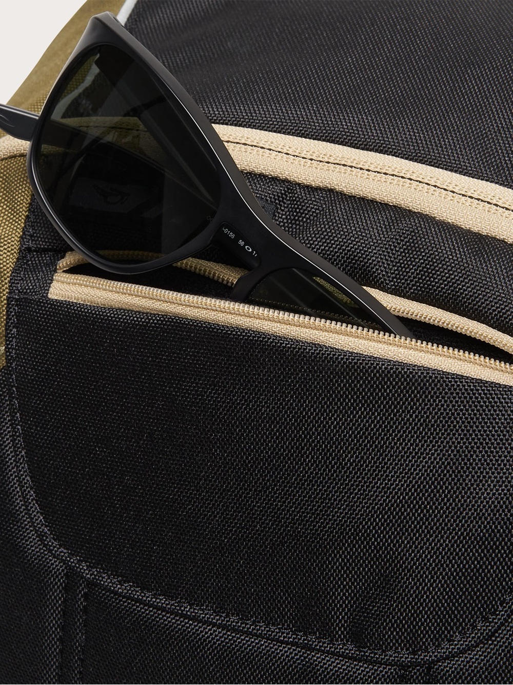 Oakley Enduro 20L 3.0 • Two-Tone Black & Olive Backpack - Picture 7 of 10